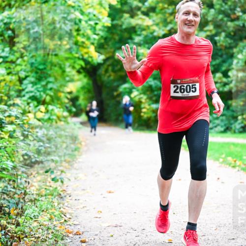 12.10.2025 - Bramfelder Halbmarathon 2025 Dr. Thomas Lammeyer http://msf.ph/oto/9359347 12.10.2025 11:07:50 Laufen 34, 2605 meine-sportfotos.de