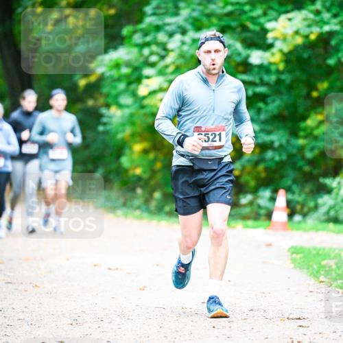 12.10.2025 - Bramfelder Halbmarathon 2025 Dr. Thomas Lammeyer http://msf.ph/oto/9359510 12.10.2025 11:08:31 Laufen 521 meine-sportfotos.de
