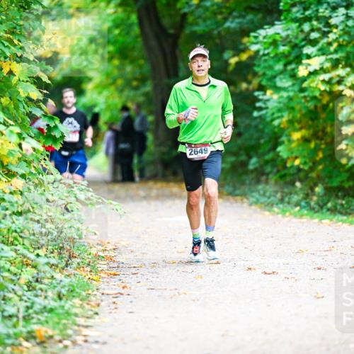 12.10.2025 - Bramfelder Halbmarathon 2025 Dr. Thomas Lammeyer http://msf.ph/oto/9359646 12.10.2025 11:09:01 Laufen 2649 meine-sportfotos.de