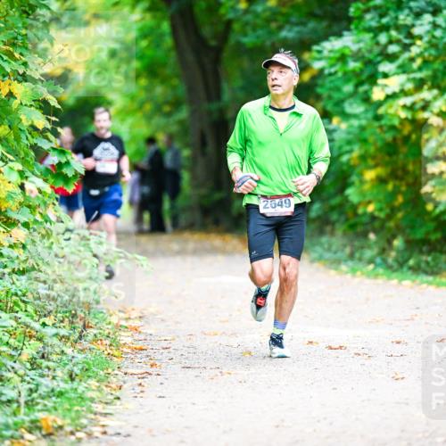 12.10.2025 - Bramfelder Halbmarathon 2025 Dr. Thomas Lammeyer http://msf.ph/oto/9359653 12.10.2025 11:09:02 Laufen 2649 meine-sportfotos.de