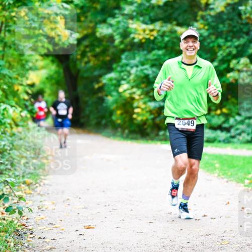 12.10.2025 - Bramfelder Halbmarathon 2025 Dr. Thomas Lammeyer http://msf.ph/oto/9359678 12.10.2025 11:09:05 Laufen 2649 meine-sportfotos.de