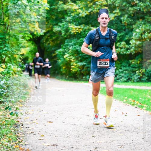 12.10.2025 - Bramfelder Halbmarathon 2025 Dr. Thomas Lammeyer http://msf.ph/oto/9360022 12.10.2025 11:10:17 Laufen 2832 meine-sportfotos.de