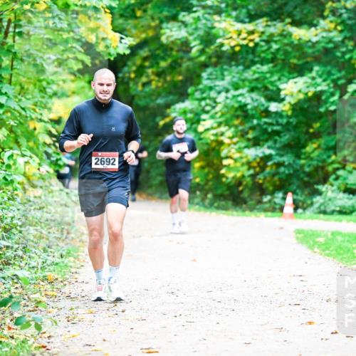 12.10.2025 - Bramfelder Halbmarathon 2025 Dr. Thomas Lammeyer http://msf.ph/oto/9360028 12.10.2025 11:10:21 Laufen 2692 meine-sportfotos.de