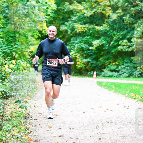 12.10.2025 - Bramfelder Halbmarathon 2025 Dr. Thomas Lammeyer http://msf.ph/oto/9360038 12.10.2025 11:10:22 Laufen 2692 meine-sportfotos.de