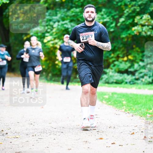 12.10.2025 - Bramfelder Halbmarathon 2025 Dr. Thomas Lammeyer http://msf.ph/oto/9360056 12.10.2025 11:10:26 Laufen 2367 meine-sportfotos.de