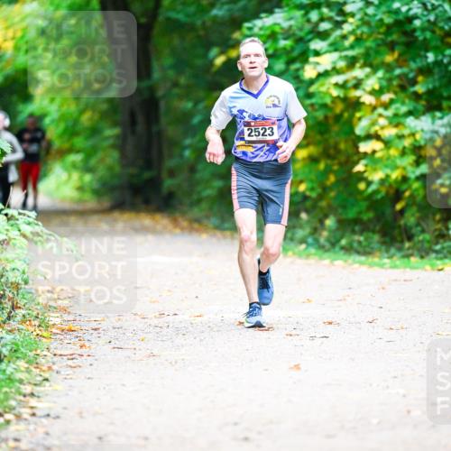 12.10.2025 - Bramfelder Halbmarathon 2025 Dr. Thomas Lammeyer http://msf.ph/oto/9360149 12.10.2025 11:10:57 Laufen 2523 meine-sportfotos.de