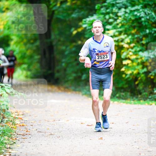 12.10.2025 - Bramfelder Halbmarathon 2025 Dr. Thomas Lammeyer http://msf.ph/oto/9360155 12.10.2025 11:10:58 Laufen 2010, 2523 meine-sportfotos.de