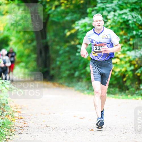 12.10.2025 - Bramfelder Halbmarathon 2025 Dr. Thomas Lammeyer http://msf.ph/oto/9360159 12.10.2025 11:10:58 Laufen 252 meine-sportfotos.de