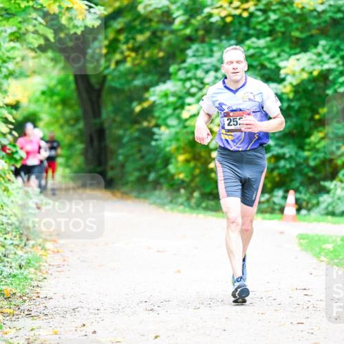 12.10.2025 - Bramfelder Halbmarathon 2025 Dr. Thomas Lammeyer http://msf.ph/oto/9360170 12.10.2025 11:11:00 Laufen 252 meine-sportfotos.de