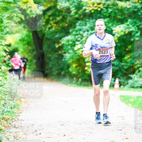 12.10.2025 - Bramfelder Halbmarathon 2025 Dr. Thomas Lammeyer http://msf.ph/oto/9360172 12.10.2025 11:11:00 Laufen 2523 meine-sportfotos.de