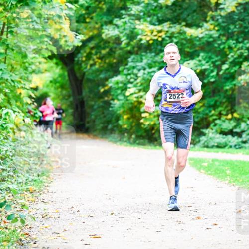 12.10.2025 - Bramfelder Halbmarathon 2025 Dr. Thomas Lammeyer http://msf.ph/oto/9360176 12.10.2025 11:11:00 Laufen 2522 meine-sportfotos.de
