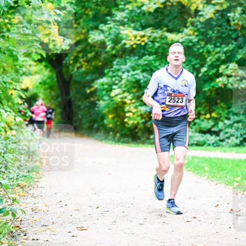 12.10.2025 - Bramfelder Halbmarathon 2025 Dr. Thomas Lammeyer http://msf.ph/oto/9360179 12.10.2025 11:11:01 Laufen 2523 meine-sportfotos.de