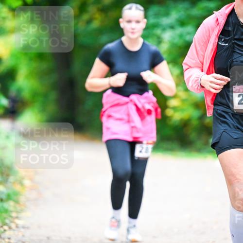 12.10.2025 - Bramfelder Halbmarathon 2025 Dr. Thomas Lammeyer http://msf.ph/oto/9360376 12.10.2025 11:11:50 Laufen 34, 2820 meine-sportfotos.de