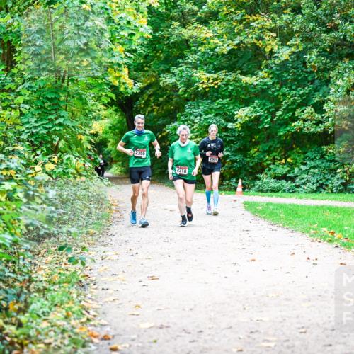 12.10.2025 - Bramfelder Halbmarathon 2025 Dr. Thomas Lammeyer http://msf.ph/oto/9360437 12.10.2025 11:12:20 Laufen 2355, 2318 meine-sportfotos.de