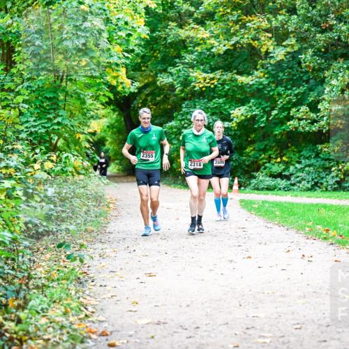 12.10.2025 - Bramfelder Halbmarathon 2025 Dr. Thomas Lammeyer http://msf.ph/oto/9360447 12.10.2025 11:12:22 Laufen 2355, 2318, 2809 meine-sportfotos.de