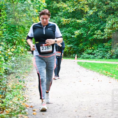 12.10.2025 - Bramfelder Halbmarathon 2025 Dr. Thomas Lammeyer http://msf.ph/oto/9360543 12.10.2025 11:12:48 Laufen 2387, 2836 meine-sportfotos.de