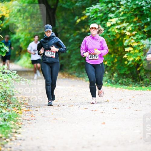 12.10.2025 - Bramfelder Halbmarathon 2025 Dr. Thomas Lammeyer http://msf.ph/oto/9360575 12.10.2025 11:13:01 Laufen 2728, 2849, 2425 meine-sportfotos.de