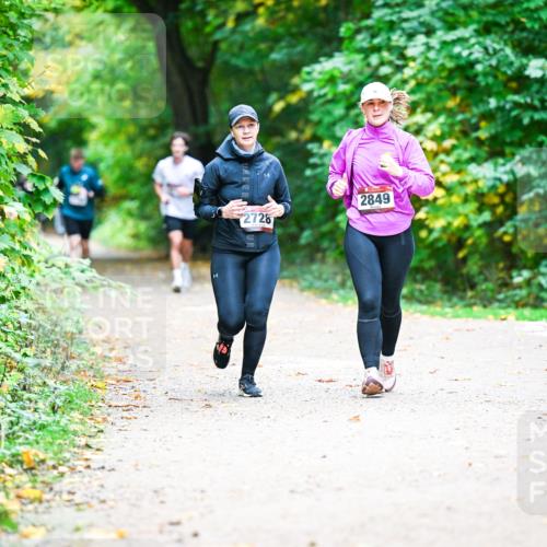 12.10.2025 - Bramfelder Halbmarathon 2025 Dr. Thomas Lammeyer http://msf.ph/oto/9360584 12.10.2025 11:13:03 Laufen 2728, 2849 meine-sportfotos.de