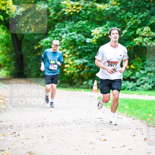 12.10.2025 - Bramfelder Halbmarathon 2025 Dr. Thomas Lammeyer http://msf.ph/oto/9360616 12.10.2025 11:13:12 Laufen 2790, 2977, 874 meine-sportfotos.de
