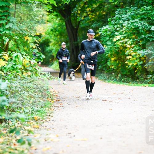 12.10.2025 - Bramfelder Halbmarathon 2025 Dr. Thomas Lammeyer http://msf.ph/oto/9360774 12.10.2025 11:13:45 Laufen 2749, 2747 meine-sportfotos.de