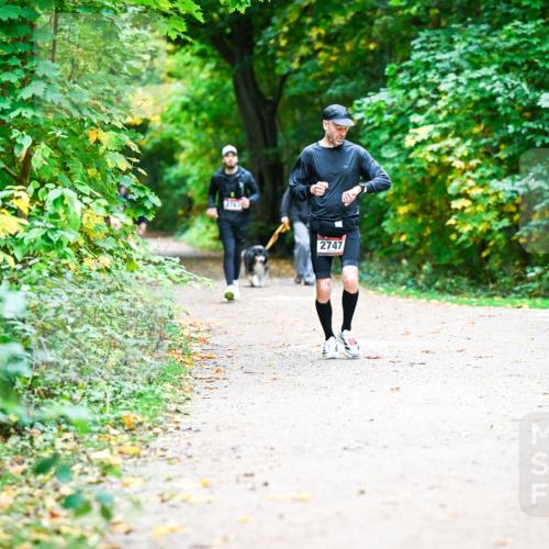 12.10.2025 - Bramfelder Halbmarathon 2025 Dr. Thomas Lammeyer http://msf.ph/oto/9360776 12.10.2025 11:13:46 Laufen 2747 meine-sportfotos.de