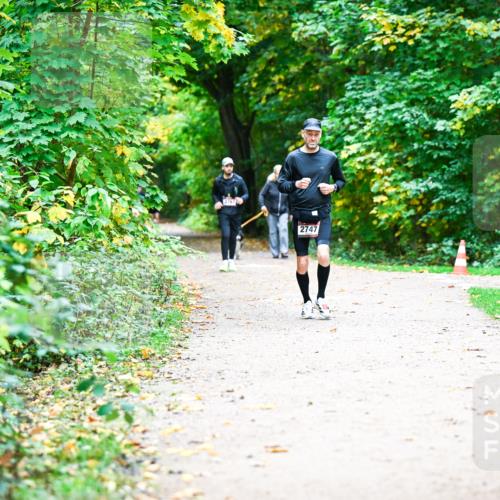12.10.2025 - Bramfelder Halbmarathon 2025 Dr. Thomas Lammeyer http://msf.ph/oto/9360781 12.10.2025 11:13:46 Laufen 2747 meine-sportfotos.de