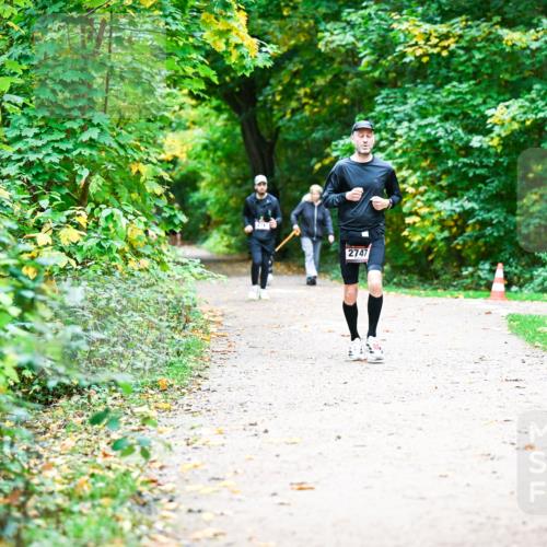 12.10.2025 - Bramfelder Halbmarathon 2025 Dr. Thomas Lammeyer http://msf.ph/oto/9360786 12.10.2025 11:13:47 Laufen 2747 meine-sportfotos.de