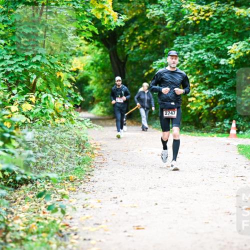 12.10.2025 - Bramfelder Halbmarathon 2025 Dr. Thomas Lammeyer http://msf.ph/oto/9360787 12.10.2025 11:13:47 Laufen 2747 meine-sportfotos.de