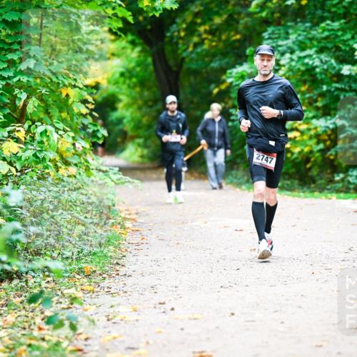 12.10.2025 - Bramfelder Halbmarathon 2025 Dr. Thomas Lammeyer http://msf.ph/oto/9360789 12.10.2025 11:13:47 Laufen 2747 meine-sportfotos.de