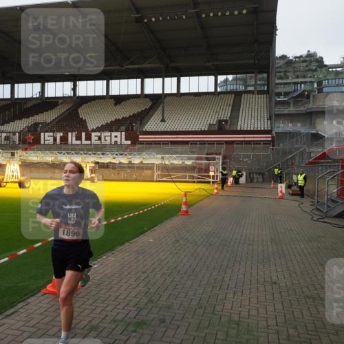 07.12.2025 - St. Pauli X-Mass-Run No. 15 Fabian Wolf http://msf.ph/oto/9360802 07.12.2025 09:50:14 Ziel 1896 meine-sportfotos.de