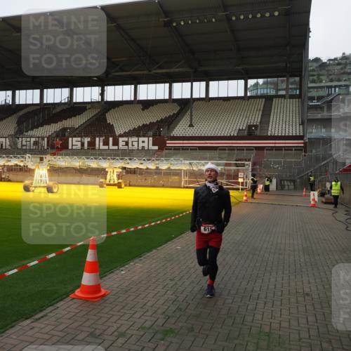 07.12.2025 - St. Pauli X-Mass-Run No. 15 Fabian Wolf http://msf.ph/oto/9360812 07.12.2025 09:51:02 Ziel 615, 2224 meine-sportfotos.de