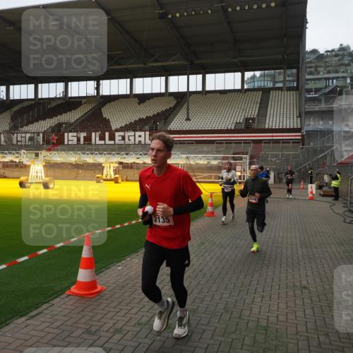 07.12.2025 - St. Pauli X-Mass-Run No. 15 Fabian Wolf http://msf.ph/oto/9360819 07.12.2025 09:51:17 Ziel 13, 615, 1258, 2030, 2135, 2646, 3110, 4273 meine-sportfotos.de