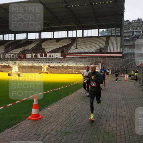 07.12.2025 - St. Pauli X-Mass-Run No. 15 Fabian Wolf http://msf.ph/oto/9360821 07.12.2025 09:51:17 Ziel 13, 615, 1258, 2030, 2135, 2646, 3110, 4273 meine-sportfotos.de