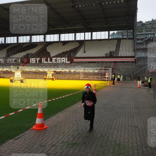 07.12.2025 - St. Pauli X-Mass-Run No. 15 Fabian Wolf http://msf.ph/oto/9360835 07.12.2025 09:51:22 Ziel 13, 1258, 2030, 2135, 2646, 3110, 4273 meine-sportfotos.de