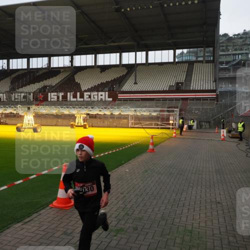 07.12.2025 - St. Pauli X-Mass-Run No. 15 Fabian Wolf http://msf.ph/oto/9360837 07.12.2025 09:51:23 Ziel 13, 1258, 2030, 2135, 2646, 3110, 4273 meine-sportfotos.de