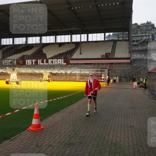 07.12.2025 - St. Pauli X-Mass-Run No. 15 Fabian Wolf http://msf.ph/oto/9360854 07.12.2025 09:51:50 Ziel 1117, 2178, 2494 meine-sportfotos.de