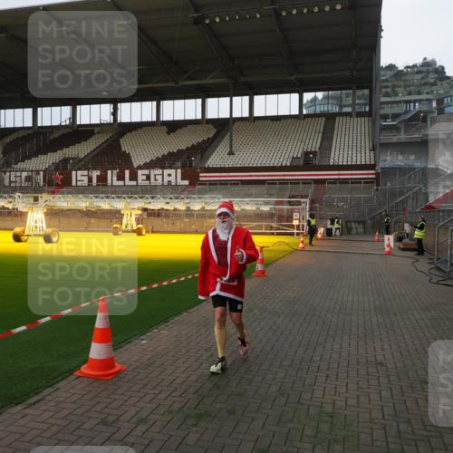 07.12.2025 - St. Pauli X-Mass-Run No. 15 Fabian Wolf http://msf.ph/oto/9360857 07.12.2025 09:51:51 Ziel 1117, 2178, 2494 meine-sportfotos.de