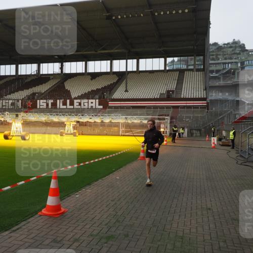 07.12.2025 - St. Pauli X-Mass-Run No. 15 Fabian Wolf http://msf.ph/oto/9360899 07.12.2025 09:53:18 Ziel 518, 3684 meine-sportfotos.de