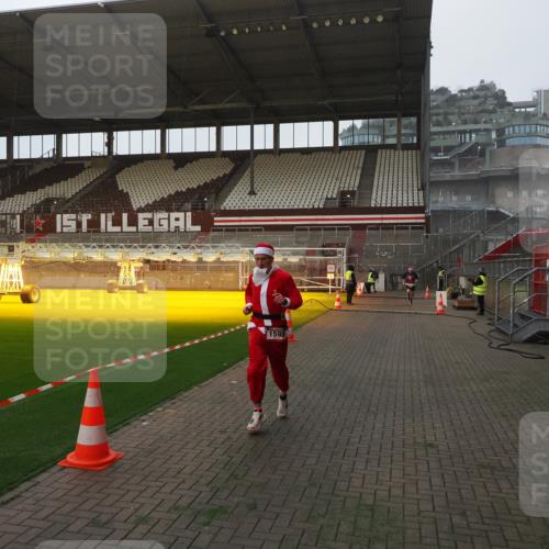 07.12.2025 - St. Pauli X-Mass-Run No. 15 Fabian Wolf http://msf.ph/oto/9360924 07.12.2025 09:53:54 Ziel 1598, 4050, 4061, 4062 meine-sportfotos.de