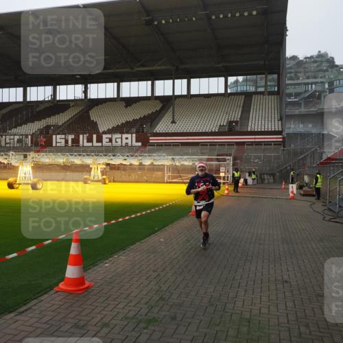 07.12.2025 - St. Pauli X-Mass-Run No. 15 Fabian Wolf http://msf.ph/oto/9360928 07.12.2025 09:54:00 Ziel 1598, 2651, 4061, 4062 meine-sportfotos.de