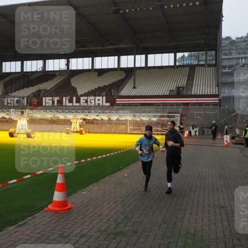 07.12.2025 - St. Pauli X-Mass-Run No. 15 Fabian Wolf http://msf.ph/oto/9360935 07.12.2025 09:54:12 Ziel 1375, 2651, 2900, 3338 meine-sportfotos.de