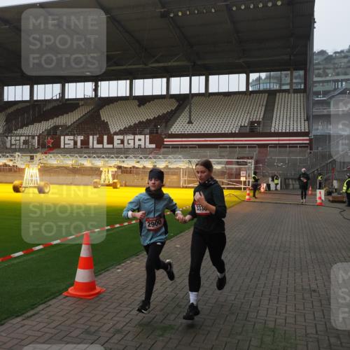 07.12.2025 - St. Pauli X-Mass-Run No. 15 Fabian Wolf http://msf.ph/oto/9360937 07.12.2025 09:54:12 Ziel 1375, 2651, 2900, 3338 meine-sportfotos.de