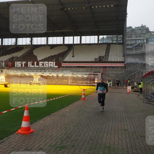 07.12.2025 - St. Pauli X-Mass-Run No. 15 Fabian Wolf http://msf.ph/oto/9360944 07.12.2025 09:54:23 Ziel 1375, 2036, 2900, 3338 meine-sportfotos.de