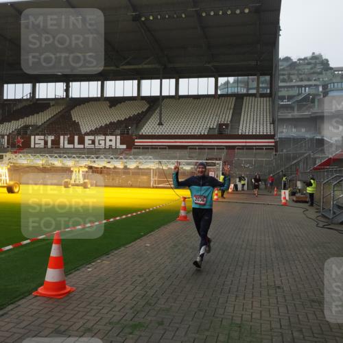 07.12.2025 - St. Pauli X-Mass-Run No. 15 Fabian Wolf http://msf.ph/oto/9360946 07.12.2025 09:54:23 Ziel 1375, 2036, 2900, 3338 meine-sportfotos.de