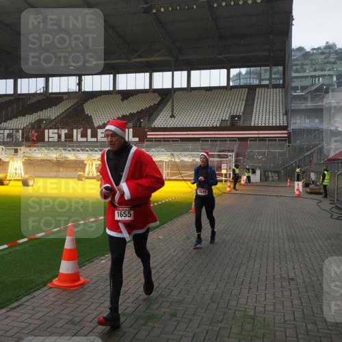 07.12.2025 - St. Pauli X-Mass-Run No. 15 Fabian Wolf http://msf.ph/oto/9360968 07.12.2025 09:54:47 Ziel 1649, 1655, 1722, 2703 meine-sportfotos.de