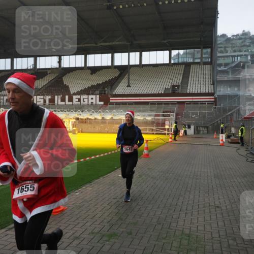 07.12.2025 - St. Pauli X-Mass-Run No. 15 Fabian Wolf http://msf.ph/oto/9360970 07.12.2025 09:54:48 Ziel 1649, 1655, 1722, 2703 meine-sportfotos.de