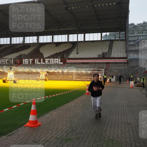 07.12.2025 - St. Pauli X-Mass-Run No. 15 Fabian Wolf http://msf.ph/oto/9360974 07.12.2025 09:55:02 Ziel 1649, 4088 meine-sportfotos.de