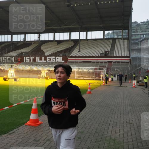 07.12.2025 - St. Pauli X-Mass-Run No. 15 Fabian Wolf http://msf.ph/oto/9360979 07.12.2025 09:55:04 Ziel 4088 meine-sportfotos.de