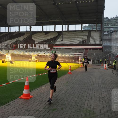 07.12.2025 - St. Pauli X-Mass-Run No. 15 Fabian Wolf http://msf.ph/oto/9360990 07.12.2025 09:55:16 Ziel 1101, 1113, 4087 meine-sportfotos.de