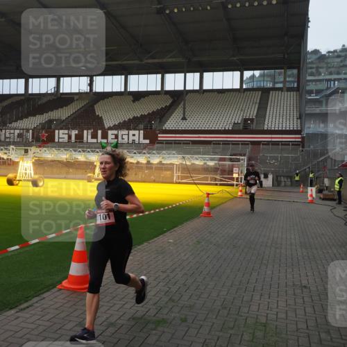 07.12.2025 - St. Pauli X-Mass-Run No. 15 Fabian Wolf http://msf.ph/oto/9360992 07.12.2025 09:55:16 Ziel 1101, 1113, 4087 meine-sportfotos.de